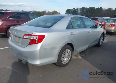 2013 Toyota Camry L z USA, uszkodzony, nr VIN 4T4BF1FKXDR308928